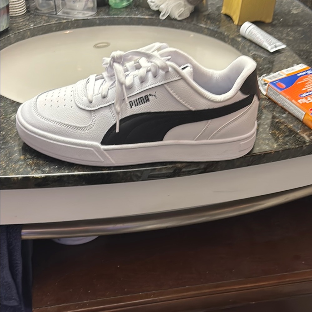 Puma White and Black Athletic Shoes Low-Top Design